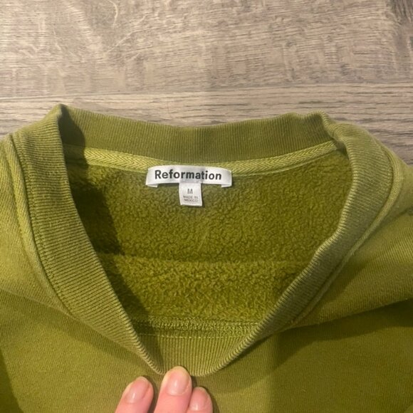 REFORMATION Classic Crew "Pear" - Picture 3 of 3